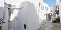 Ruelles pavées dans le village de Kastro