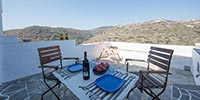 La véranda de l'appartement Portou dans Sifnos